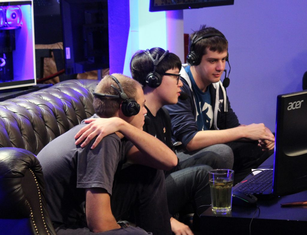 Rotterdam, Solar and Mana cast on Day 1