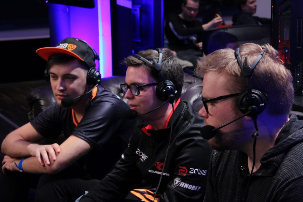 Bly, Heromarine and Incontrol cast some games on Day 1